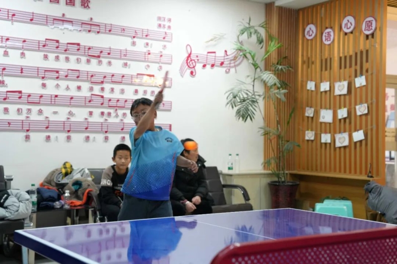 相较之下